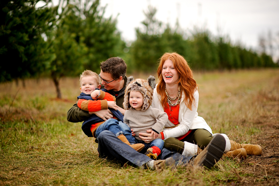 KELLY_BRAMAN_FAMILY_LIFESTYLE_STYLISH_TREE_FARM_PHOTOGRAPHY_005 (1)