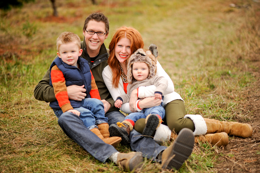 KELLY_BRAMAN_FAMILY_LIFESTYLE_STYLISH_TREE_FARM_PHOTOGRAPHY_010