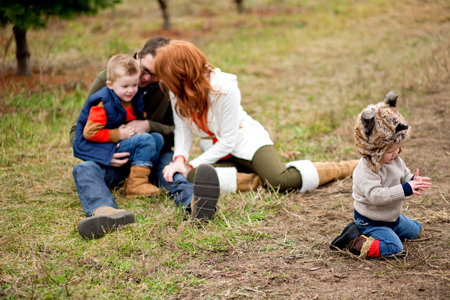 KELLY_BRAMAN_FAMILY_LIFESTYLE_STYLISH_TREE_FARM_PHOTOGRAPHY_012