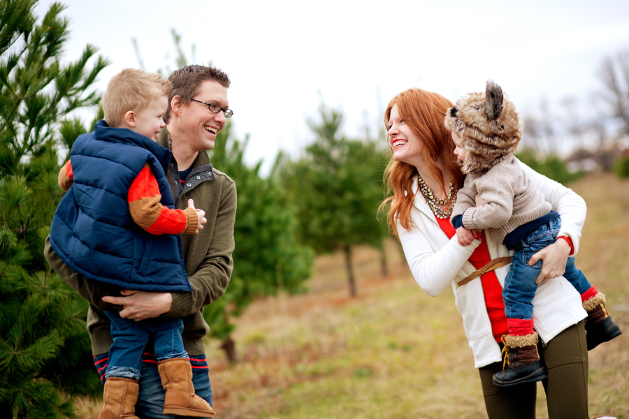 KELLY_BRAMAN_FAMILY_LIFESTYLE_STYLISH_TREE_FARM_PHOTOGRAPHY_014
