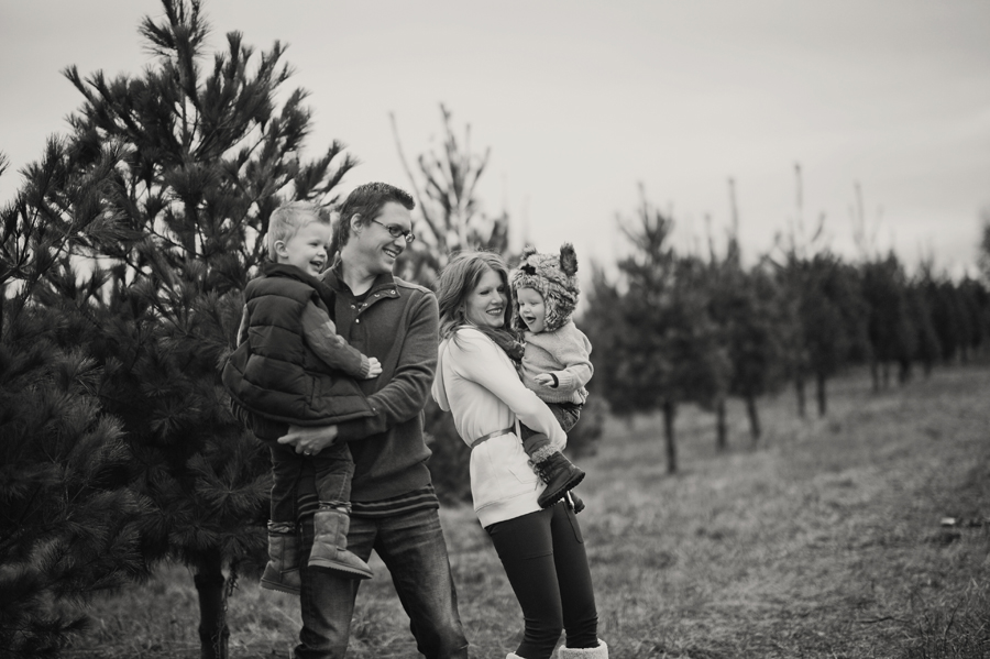 KELLY_BRAMAN_FAMILY_LIFESTYLE_STYLISH_TREE_FARM_PHOTOGRAPHY_015 I love all of these!