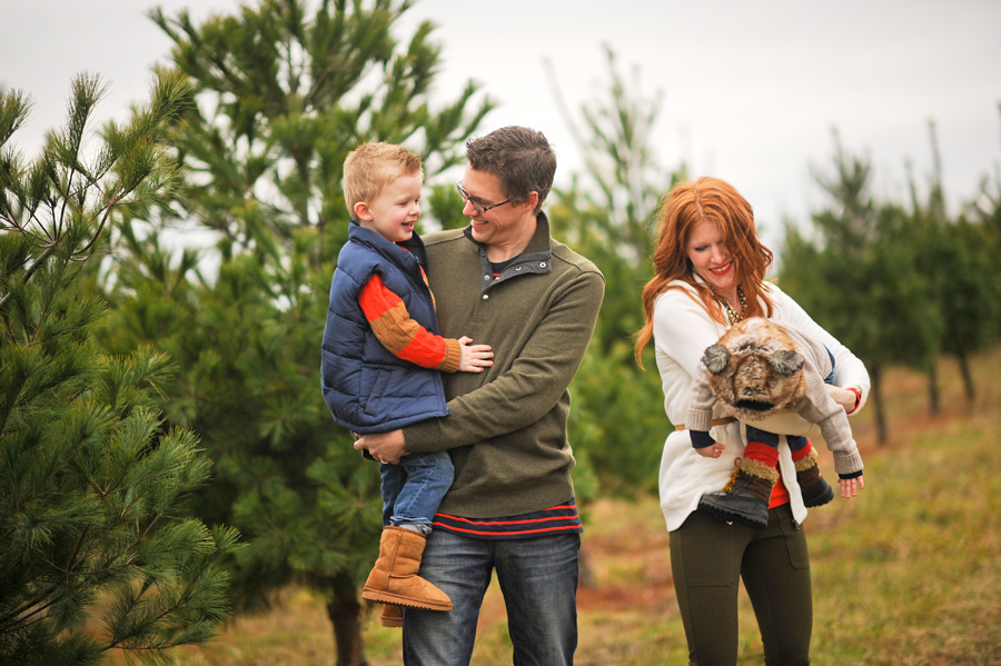 KELLY_BRAMAN_FAMILY_LIFESTYLE_STYLISH_TREE_FARM_PHOTOGRAPHY_018