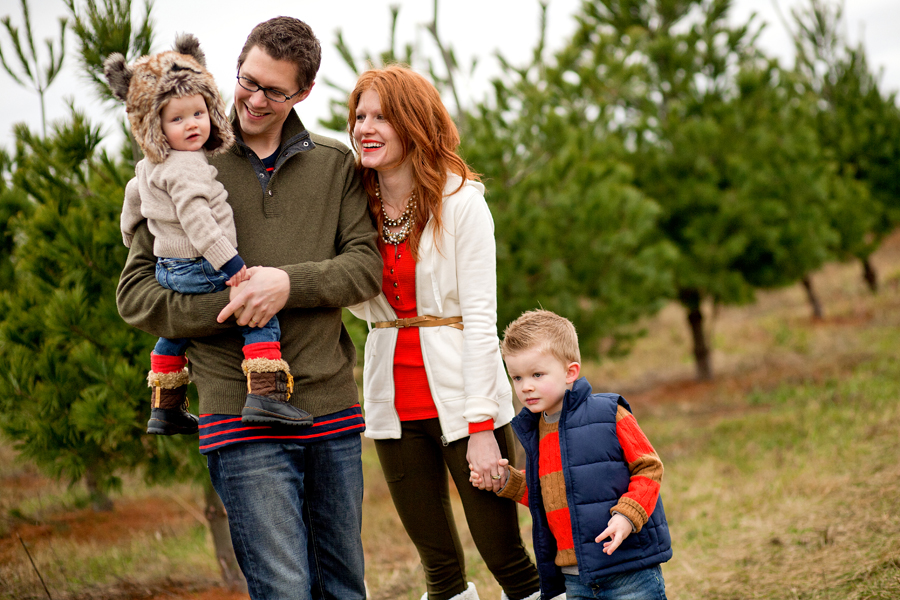 KELLY_BRAMAN_FAMILY_LIFESTYLE_STYLISH_TREE_FARM_PHOTOGRAPHY_020