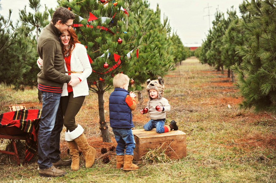 KELLY_BRAMAN_FAMILY_LIFESTYLE_STYLISH_TREE_FARM_PHOTOGRAPHY_029