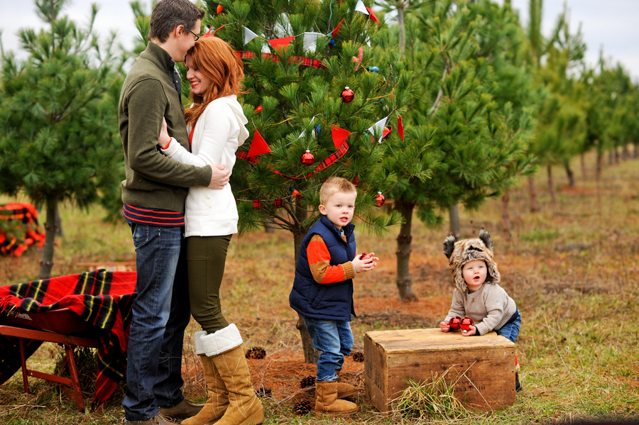KELLY_BRAMAN_FAMILY_LIFESTYLE_STYLISH_TREE_FARM_PHOTOGRAPHY_030