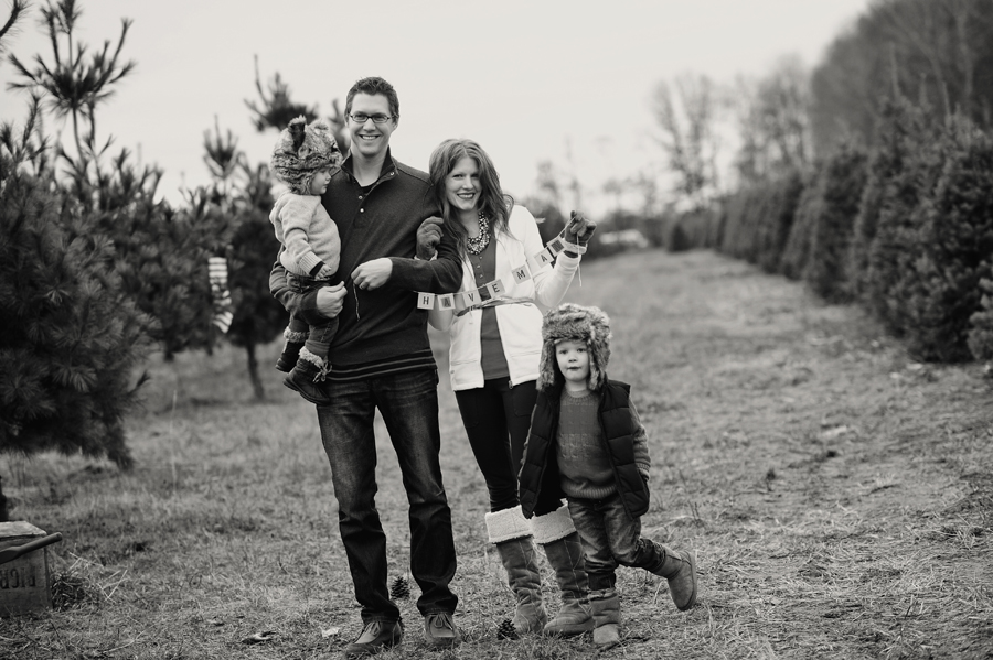 KELLY_BRAMAN_FAMILY_LIFESTYLE_STYLISH_TREE_FARM_PHOTOGRAPHY_045