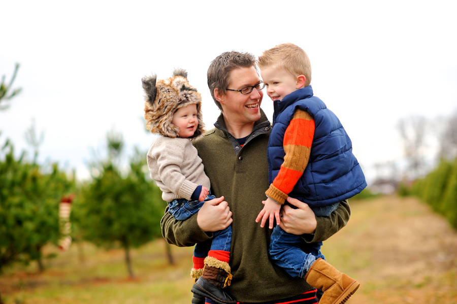 KELLY_BRAMAN_FAMILY_LIFESTYLE_STYLISH_TREE_FARM_PHOTOGRAPHY_047