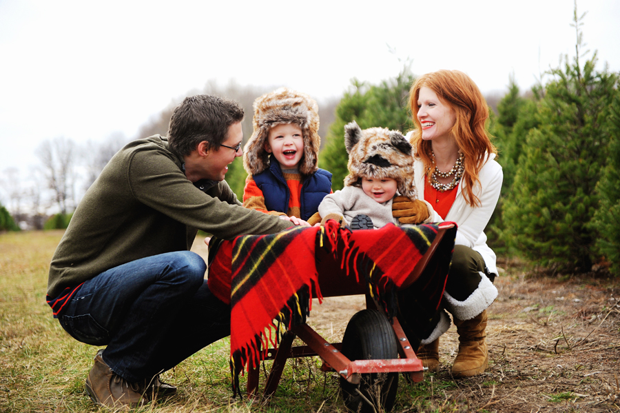 KELLY_BRAMAN_FAMILY_LIFESTYLE_STYLISH_TREE_FARM_PHOTOGRAPHY_048