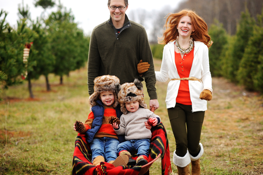 KELLY_BRAMAN_FAMILY_LIFESTYLE_STYLISH_TREE_FARM_PHOTOGRAPHY_054