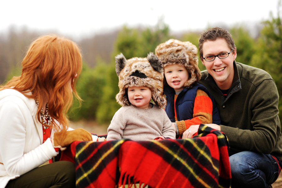 KELLY_BRAMAN_FAMILY_LIFESTYLE_STYLISH_TREE_FARM_PHOTOGRAPHY_058