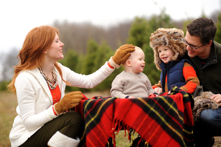 KELLY_BRAMAN_FAMILY_LIFESTYLE_STYLISH_TREE_FARM_PHOTOGRAPHY_059