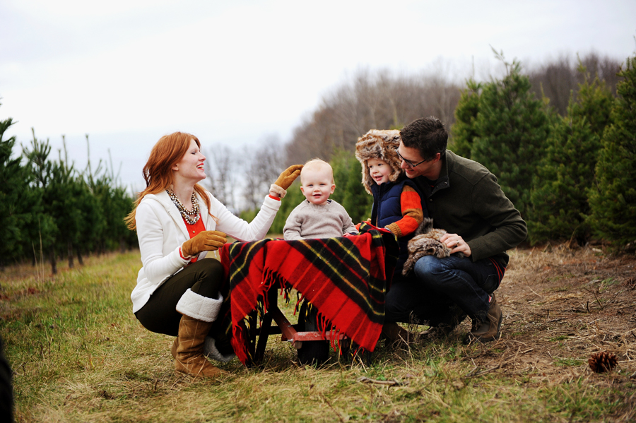 KELLY_BRAMAN_FAMILY_LIFESTYLE_STYLISH_TREE_FARM_PHOTOGRAPHY_060