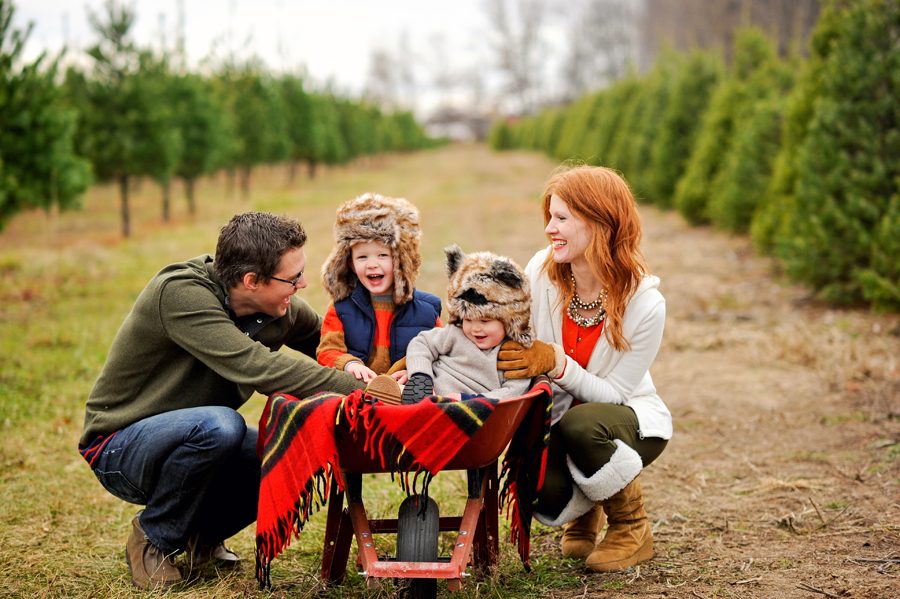 KELLY_BRAMAN_FAMILY_LIFESTYLE_STYLISH_TREE_FARM_PHOTOGRAPHY_061