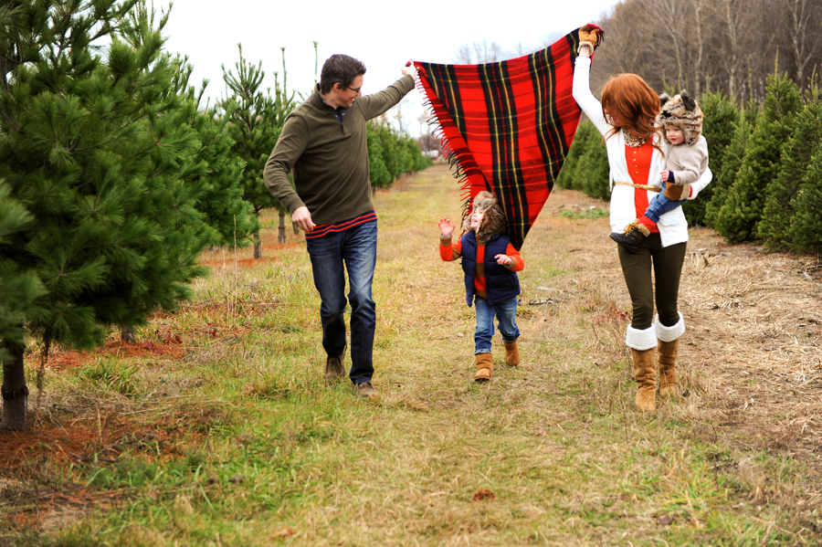 KELLY_BRAMAN_FAMILY_LIFESTYLE_STYLISH_TREE_FARM_PHOTOGRAPHY_074