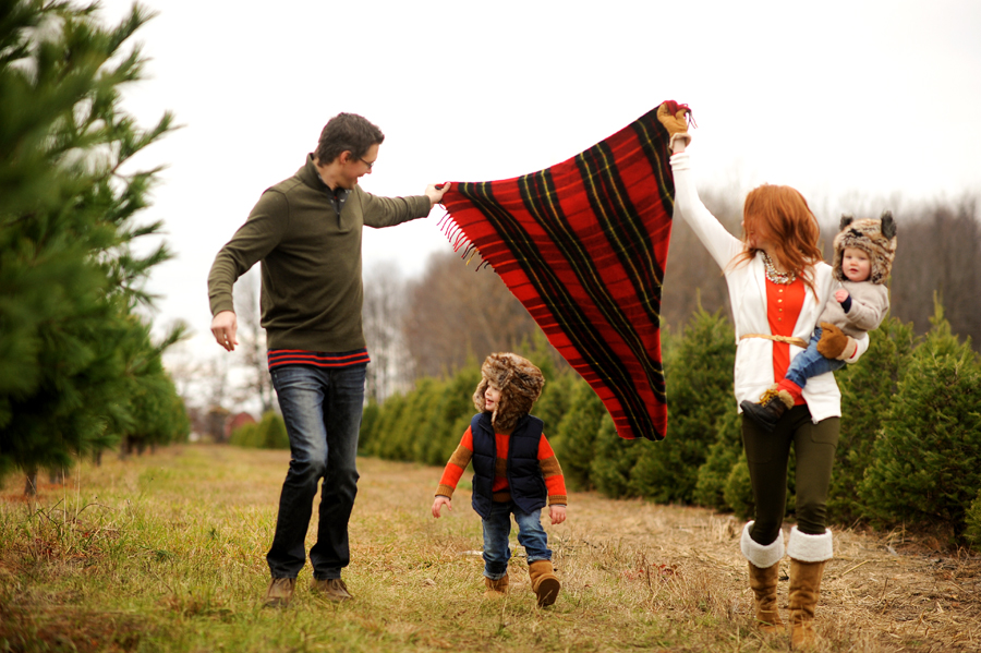 KELLY_BRAMAN_FAMILY_LIFESTYLE_STYLISH_TREE_FARM_PHOTOGRAPHY_075