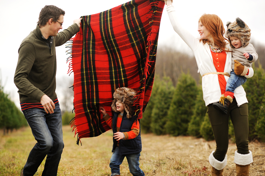KELLY_BRAMAN_FAMILY_LIFESTYLE_STYLISH_TREE_FARM_PHOTOGRAPHY_077