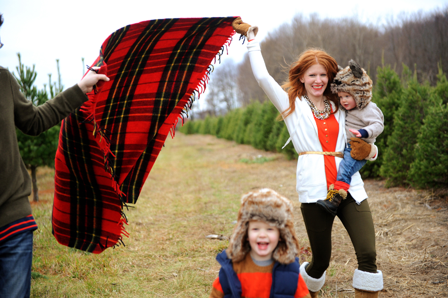 KELLY_BRAMAN_FAMILY_LIFESTYLE_STYLISH_TREE_FARM_PHOTOGRAPHY_078