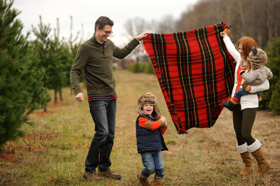 KELLY_BRAMAN_FAMILY_LIFESTYLE_STYLISH_TREE_FARM_PHOTOGRAPHY_081